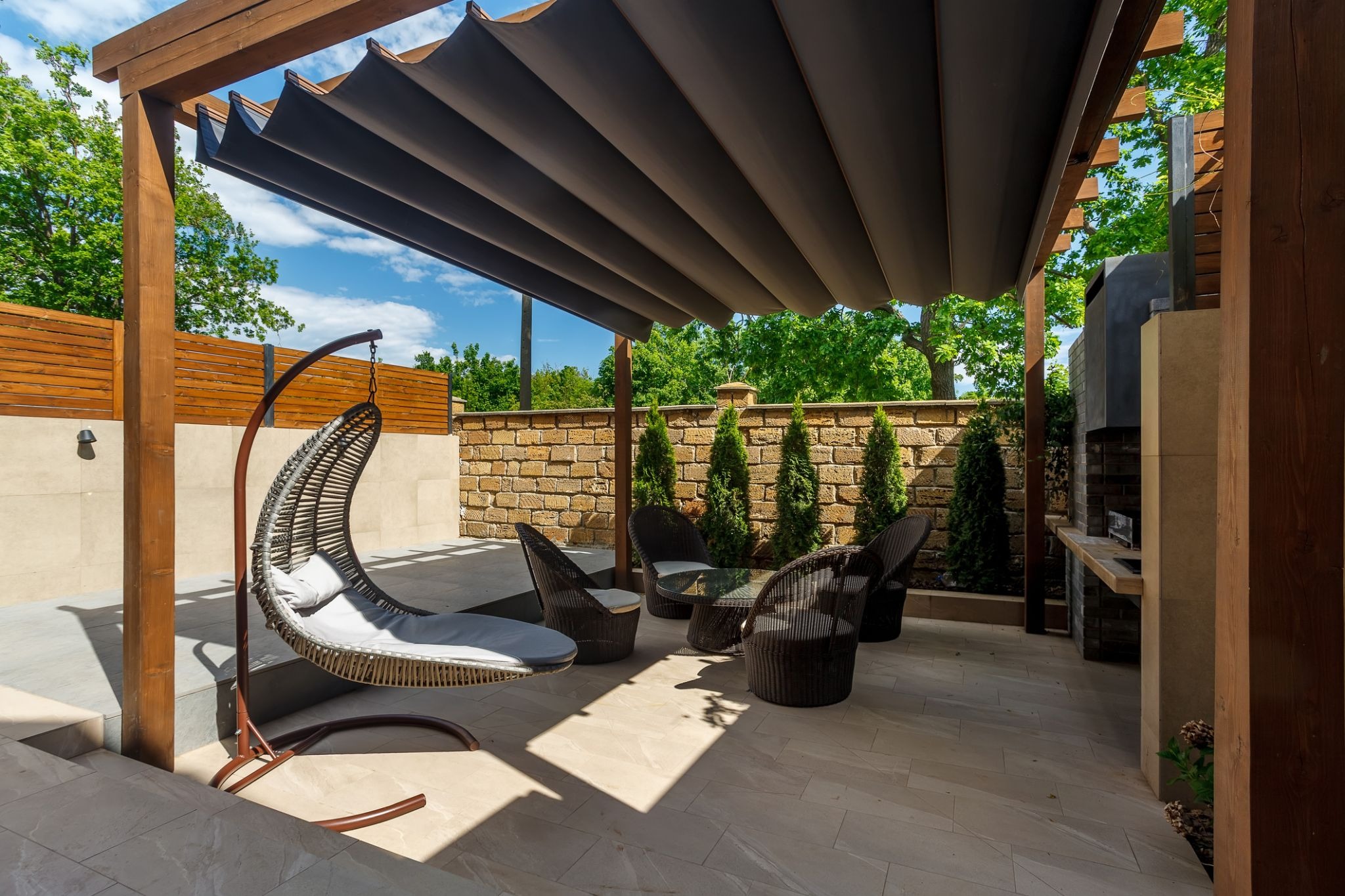 iStock photo ID: 2189000328